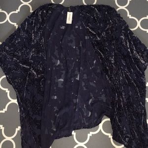 NWT Navy kimono with velvet floral detail